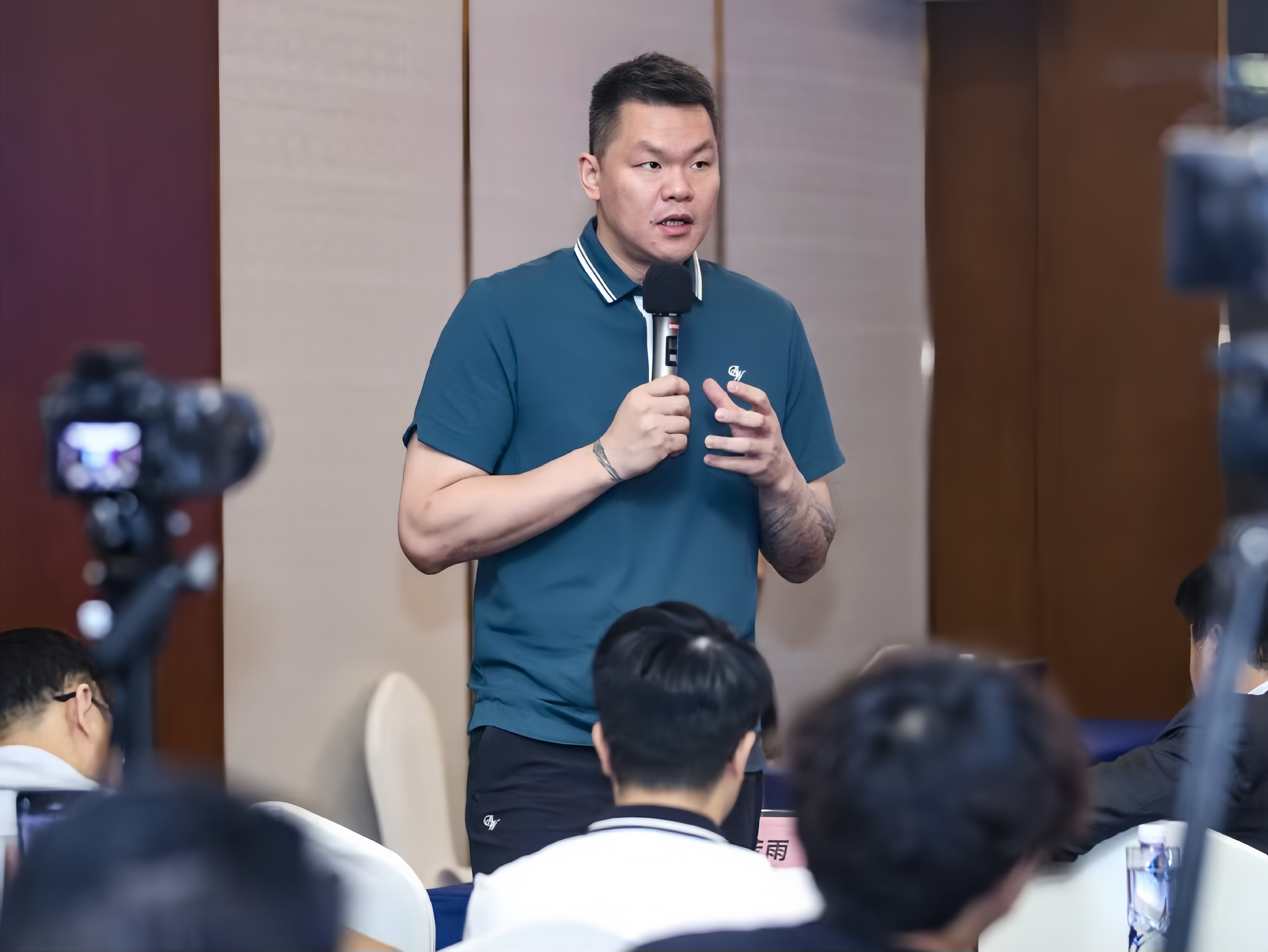 乐动体育APP下载关于今夜广东宏远调整名单以备欧篮联；临场应变环节打磨；气氛紧张；团队化学反应显著的信息